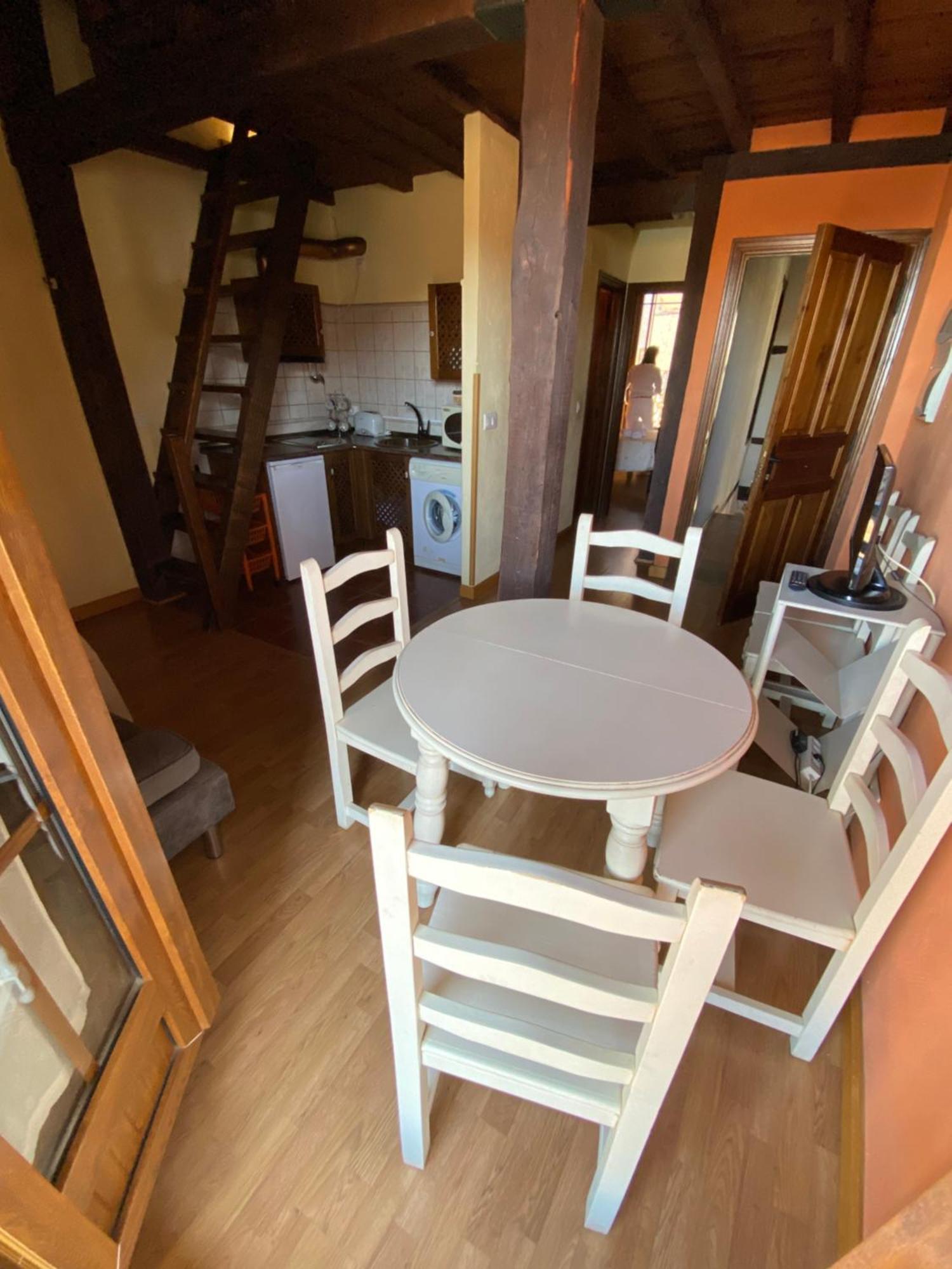 Apartamentos Rurales La Antigua Fonda Candelario Eksteriør billede